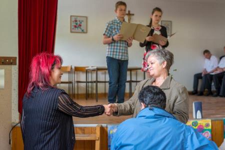 Predsednica KS Mline-Kolovrat ob zahvali zadnji uiteljici v Kolovratu - Mileni Kociper